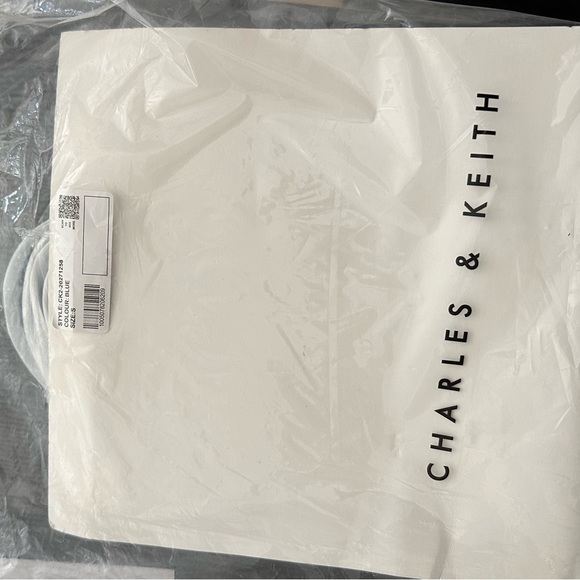 NWT Petra Curved Shoulder Bag. Brand new!  Bundle & save shipping cost! - Picture 4 of 4